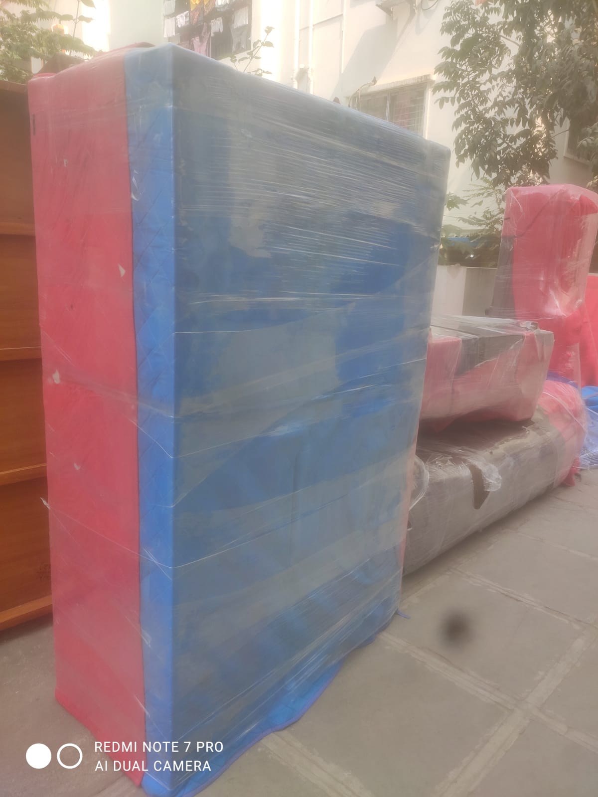 Protective wrapping of furniture